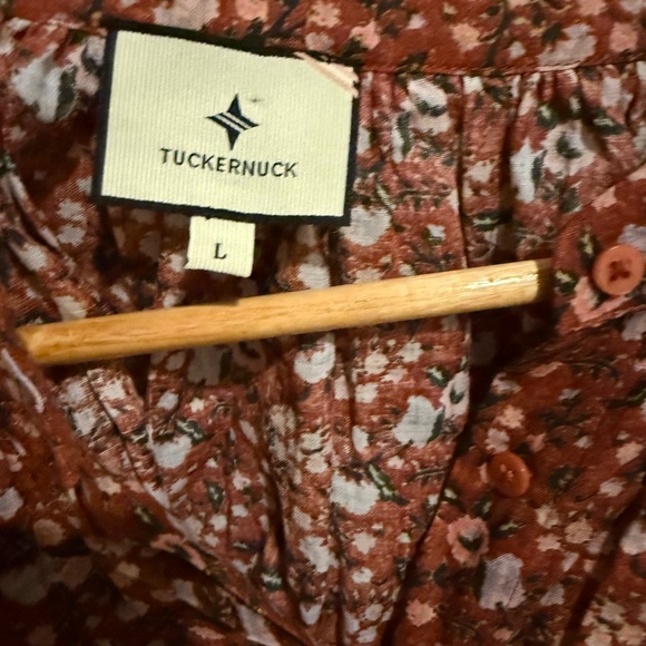 Tuckernuck Vermillion Vine Sawyer Blouse Work Floral Top
Size Large Preppy Boho - Picture 6 of 10